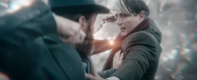 Batalla entre gridenwald y dumbledore en los secretos de dumbledore